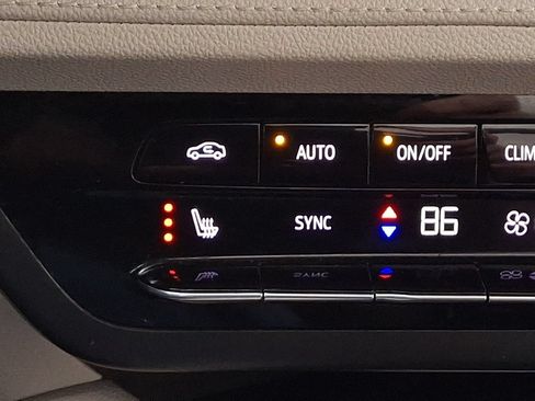 Used 2021 Buick Envision Essence AWD/4WD image 24
