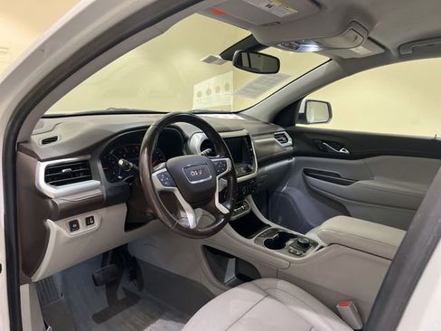 Used 2020 GMC Acadia SLT w/ Premium Package image 9