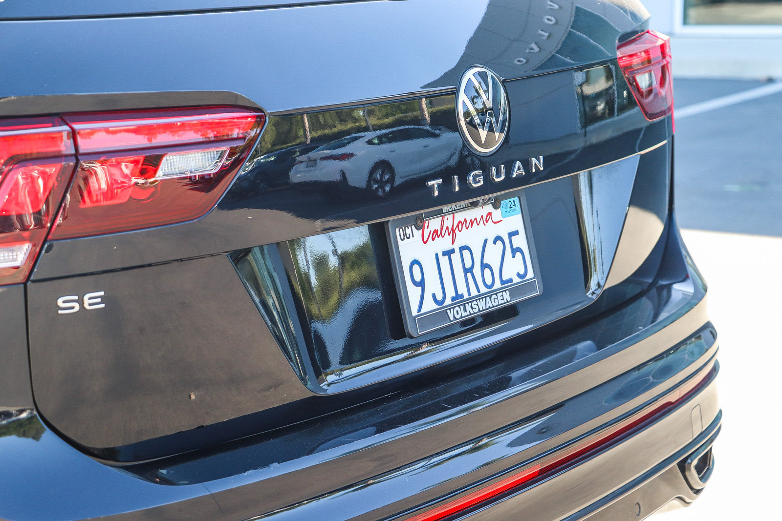 Used 2023 Volkswagen Tiguan SE R-Line FWD image 10