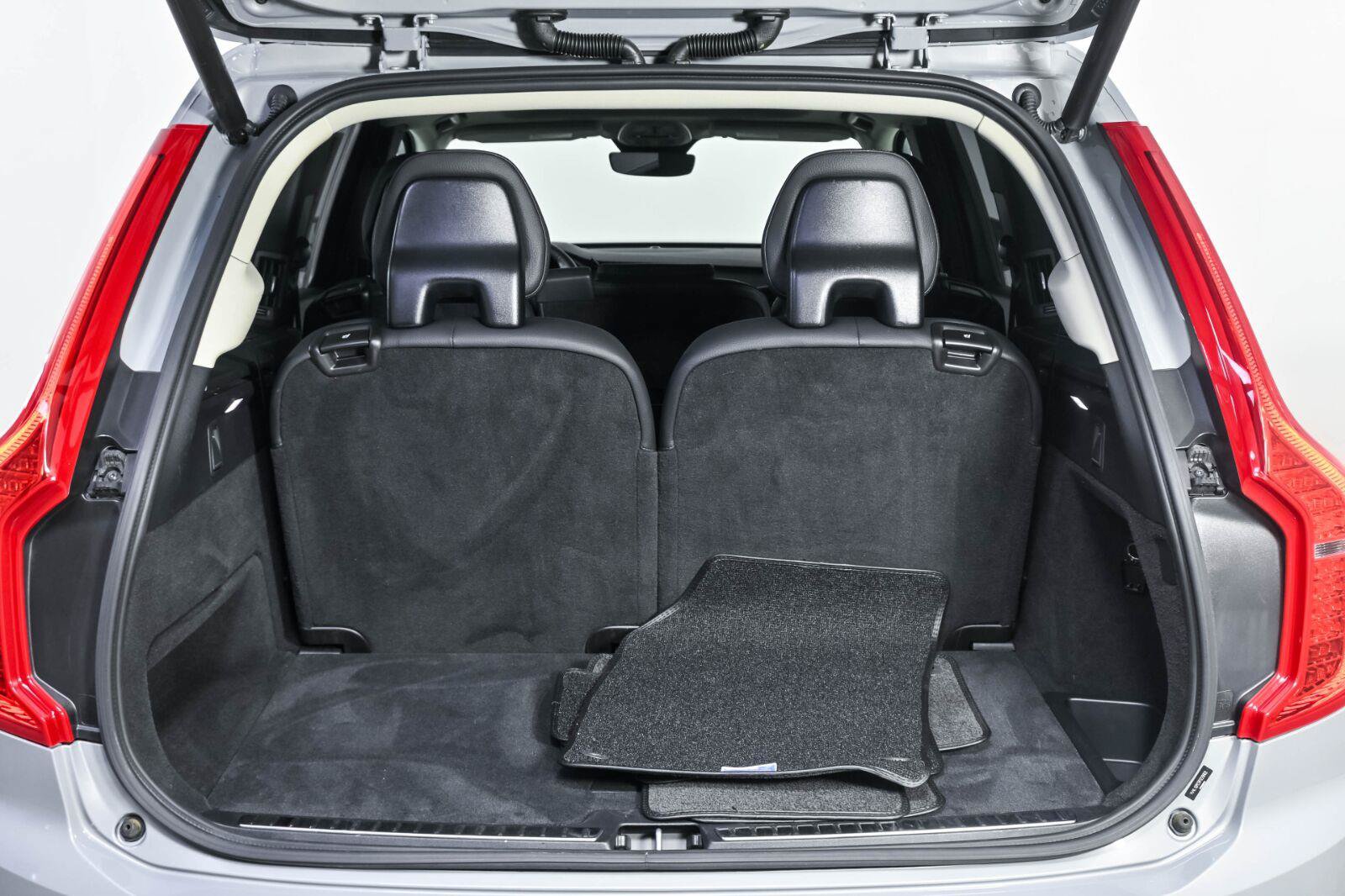 Certified 2024 Volvo XC90 B5 Plus AWD/4WD image 29