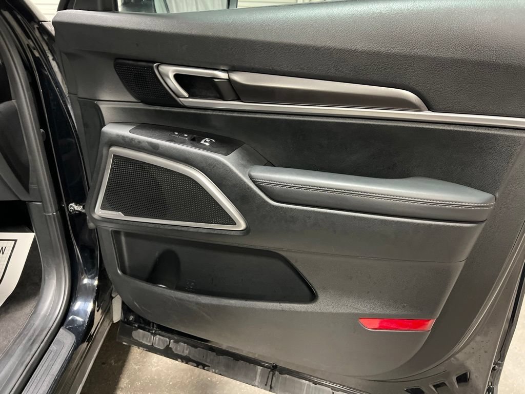 Used 2025 Kia Telluride S FWD image 10