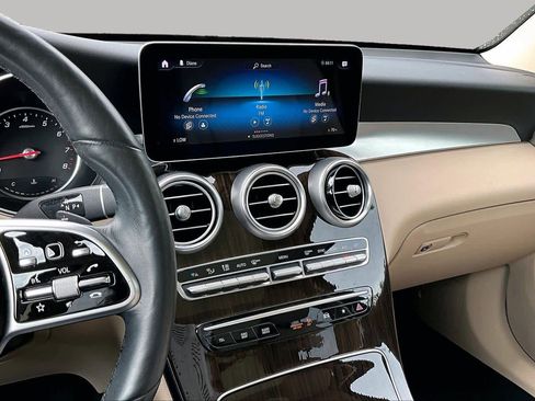 Used 2021 Mercedes-Benz GLC 300 image 6