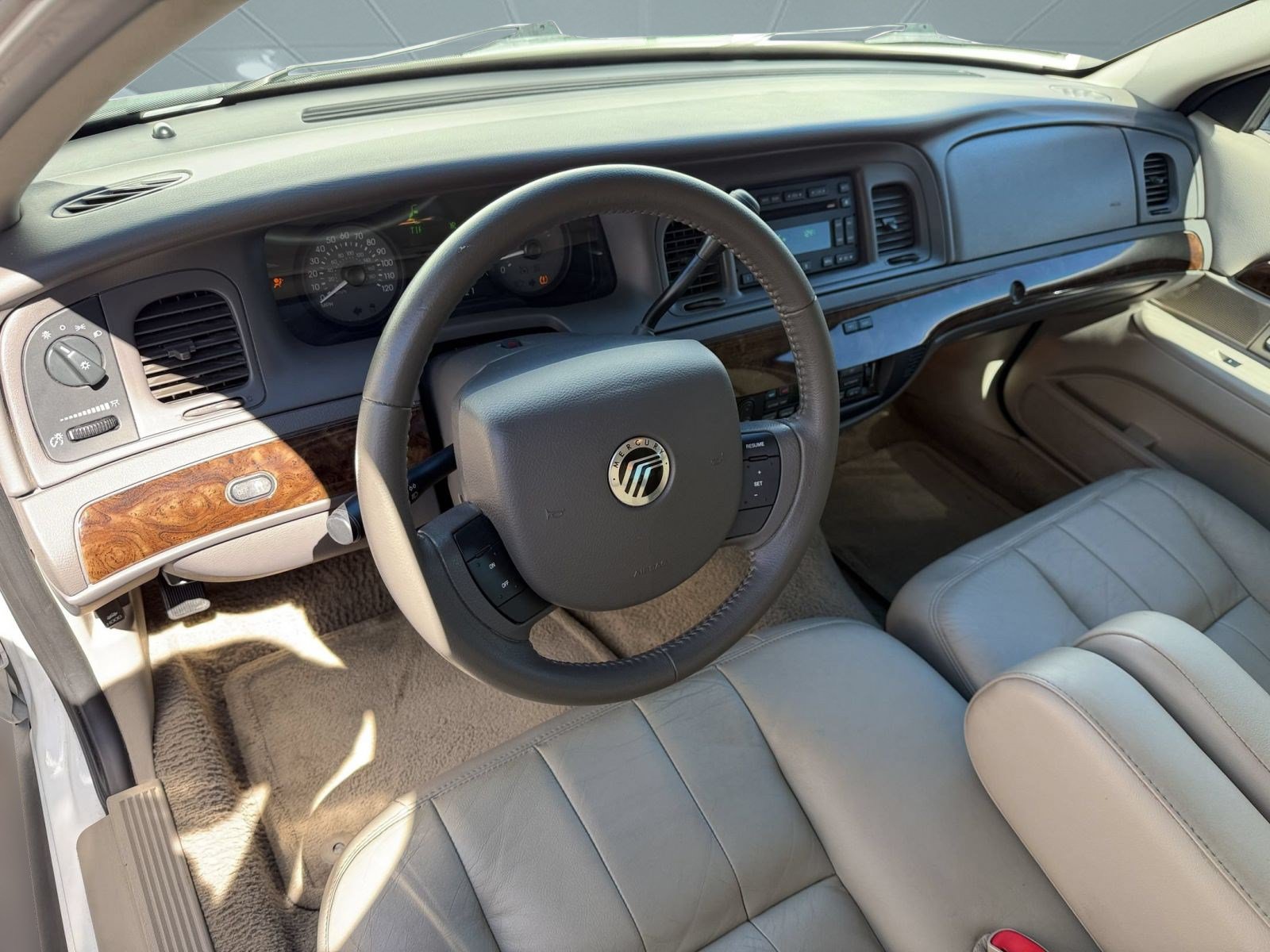 Used 2011 Mercury Grand Marquis LS RWD image 3