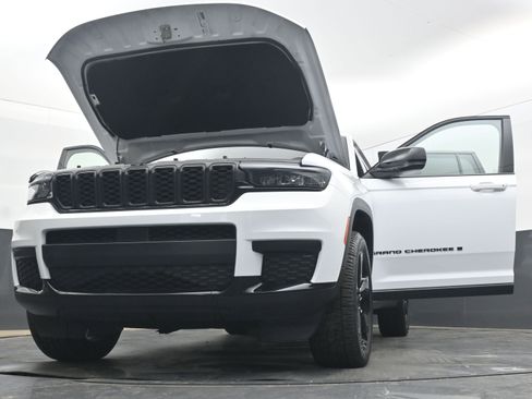 Used 2024 Jeep Grand Cherokee L Laredo image 36