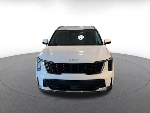 Used 2024 Kia Sorento S image 4
