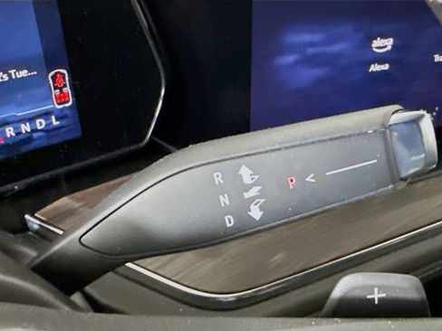 Used 2025 Chevrolet Suburban LT AWD/4WD image 17