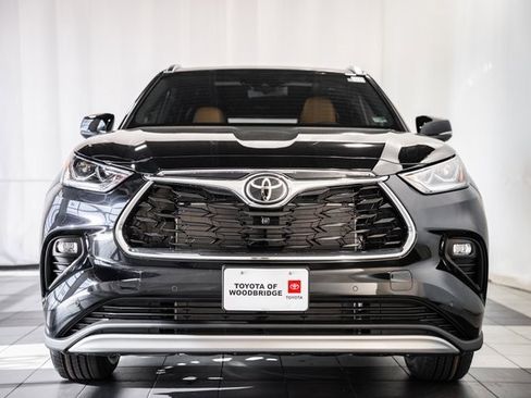 New 2026 Toyota Highlander Platinum image 2