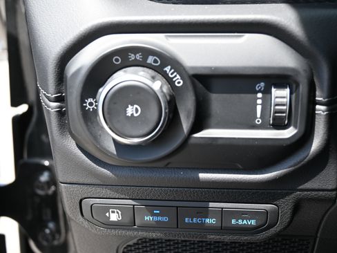 Used 2025 Jeep Wrangler Unlimited Rubicon 4xe w/ Convenience Group AWD/4WD image 25