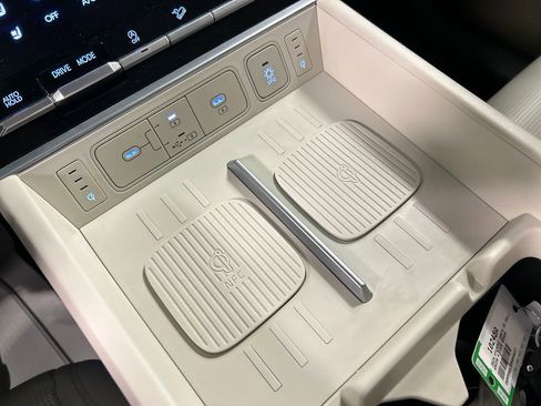 Used 2024 Hyundai Santa Fe Calligraphy image 18