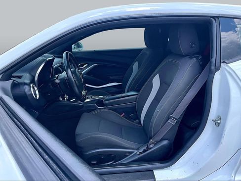 Used 2016 Chevrolet Camaro LT w/ Technology Package RWD image 8