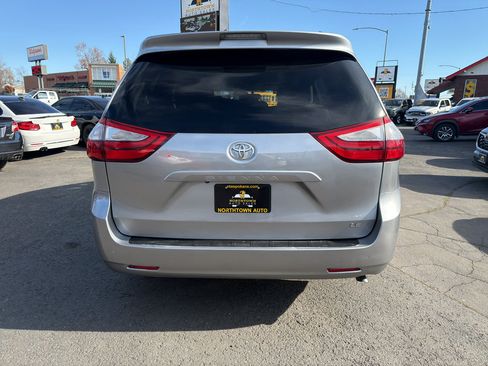 Used 2016 Toyota Sienna LE FWD image 6
