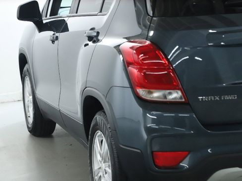 Used 2022 Chevrolet Trax LT w/ LT Convenience Package image 39