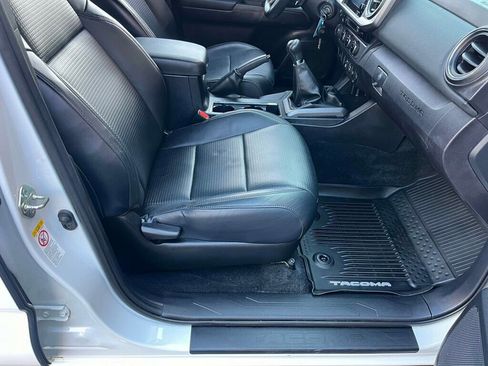 Used 2018 Toyota Tacoma TRD Off-Road w/ TRD Premium Off Road Package image 31