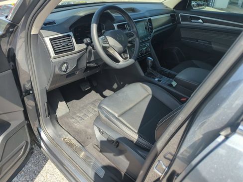 Used 2023 Volkswagen Atlas SE w/ Panoramic Sunroof Package FWD image 11