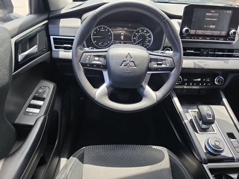 Used 2022 Mitsubishi Outlander ES FWD image 13