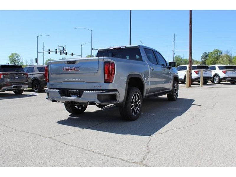 Used 2024 GMC Sierra 1500 AT4 w/ Technology Package AWD/4WD image 5