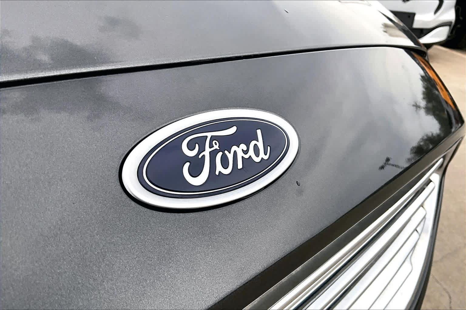 Used 2015 Ford Fusion Titanium FWD image 31
