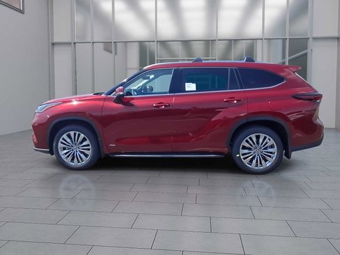 New 2026 Toyota Highlander Platinum AWD/4WD image 2