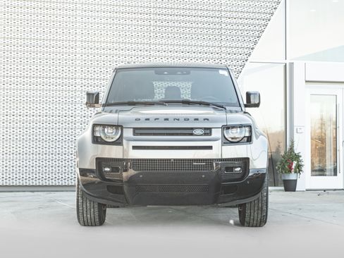 Used 2023 Land Rover Defender 90 X-Dynamic SE image 34