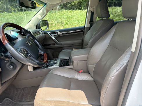 Used 2015 Lexus GX 460 w/ Premium Package AWD/4WD image 11