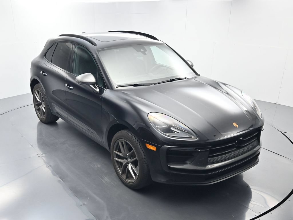 Used 2025 Porsche Macan AWD/4WD image 42