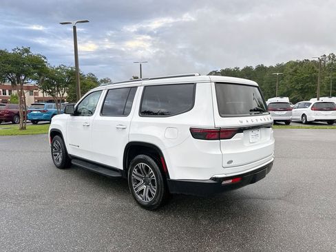 Used 2024 Jeep Wagoneer Series II w/ Flexible Seating Group RWD image 5