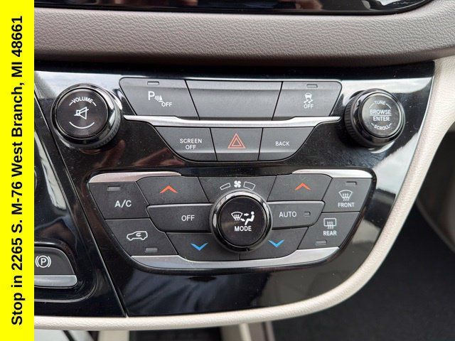 Used 2017 Chrysler Pacifica Touring-L Plus FWD image 46