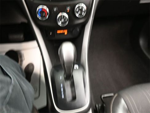 Used 2022 Chevrolet Trax LT w/ Midnight Edition image 10