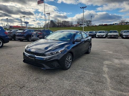 Certified 2023 Kia Forte LXS w/ LXS Technology Package image 3