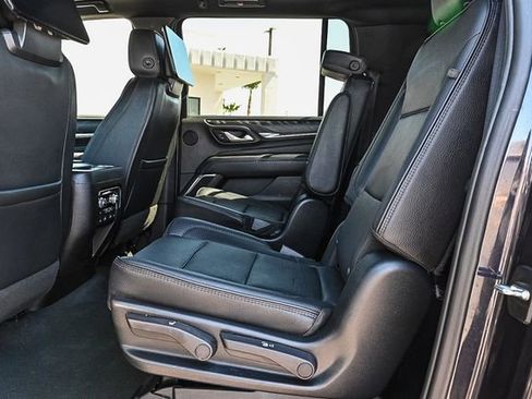 Used 2023 GMC Yukon XL Denali w/ Advanced Technology Package image 19