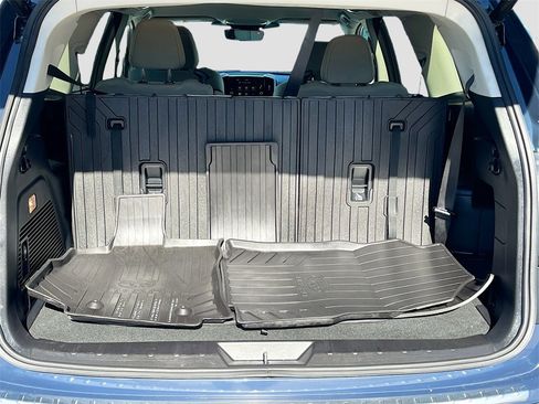 Used 2023 Subaru Ascent Premium w/ Convenience Package image 25