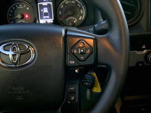 Used 2018 Toyota Tacoma SR image 23