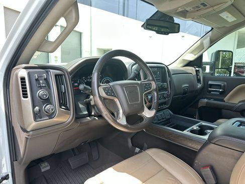 Certified 2019 GMC Sierra 2500 Denali w/ Duramax Plus Package AWD/4WD image 10