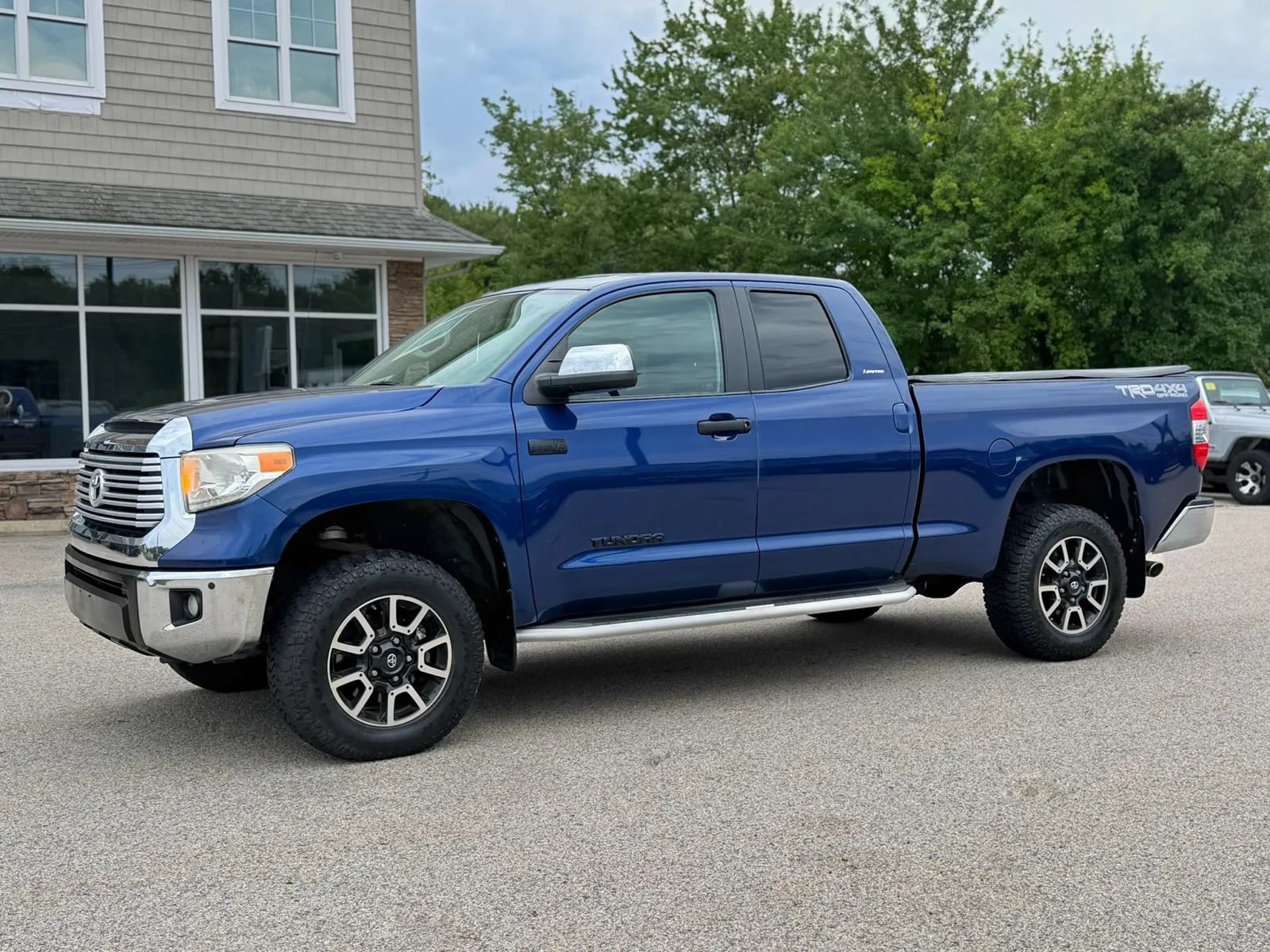 Used 2015 Toyota Tundra Limited w/ Limited Premium Package AWD/4WD image 7