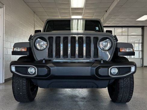 Used 2019 Jeep Wrangler Unlimited Sahara AWD/4WD image 3