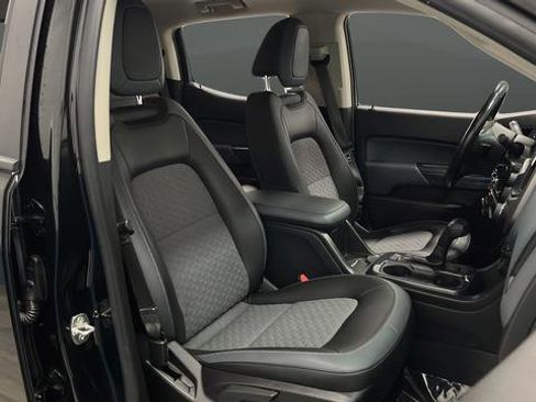 Used 2019 Chevrolet Colorado Z71 w/ Z71 Midnight Edition AWD/4WD image 23