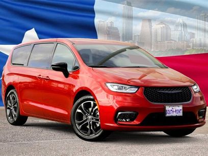 New 2026 Chrysler Pacifica Select