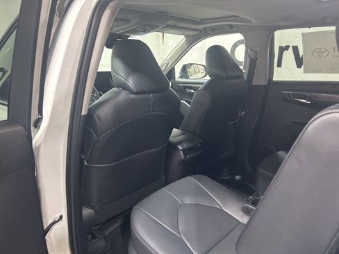 New 2026 Toyota Highlander Limited image 19