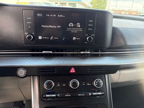 Used 2022 Kia Carnival LX FWD image 22
