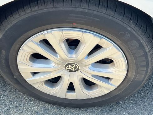 Used 2022 Toyota Prius LE FWD image 22