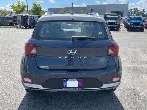 Used 2023 Hyundai Venue Limited w/ Cargo Package FWD image 17