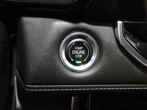 Used 2023 Chevrolet Colorado LT AWD/4WD image 17
