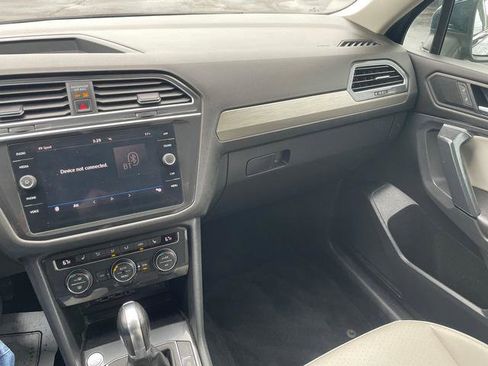 Used 2019 Volkswagen Tiguan SE w/ Panoramic Sunroof Package AWD/4WD image 16