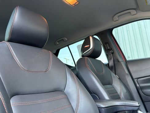 Used 2020 Nissan Kicks SR w/ SR Premium Package FWD image 16