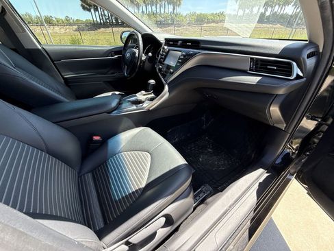 Used 2018 Toyota Camry SE w/ Convenience Package image 15