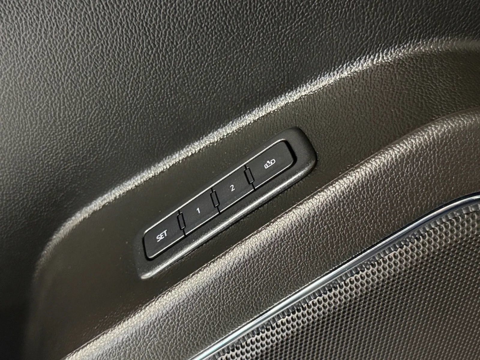 Used 2020 GMC Yukon XL Denali w/ Denali Ultimate Package AWD/4WD image 34