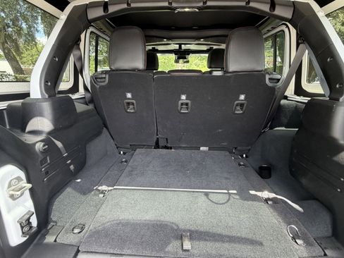 Used 2024 Jeep Wrangler Unlimited Rubicon AWD/4WD image 53