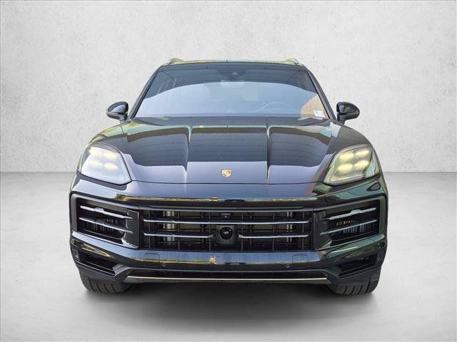 Used 2025 Porsche Cayenne AWD/4WD image 2