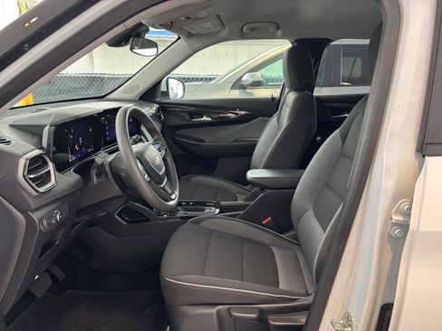 Used 2025 Chevrolet TrailBlazer LT FWD image 28