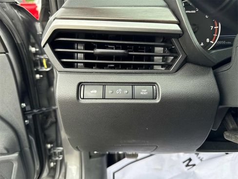 Used 2024 Nissan Altima 2.5 SV image 12